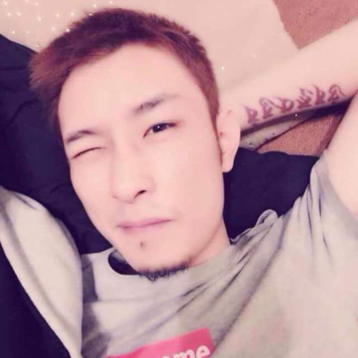 难得拥抱的第一张照片--岳阳相亲服务中心
