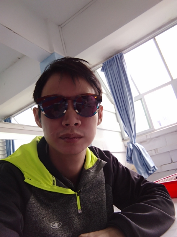 五华移民男的第一张照片--岳阳相亲服务中心