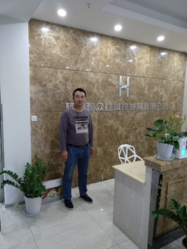 雨中的伞的第一张照片--岳阳相亲服务中心