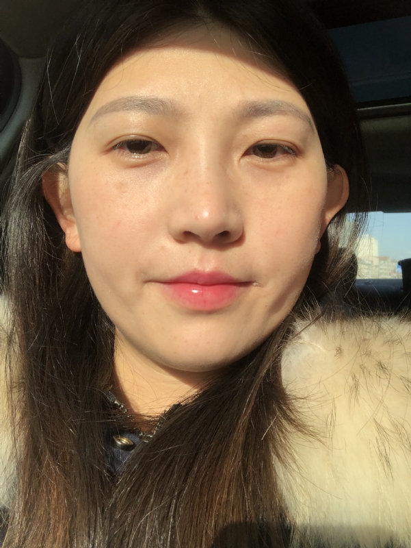 轻闭双眼的第一张照片--岳阳相亲服务中心