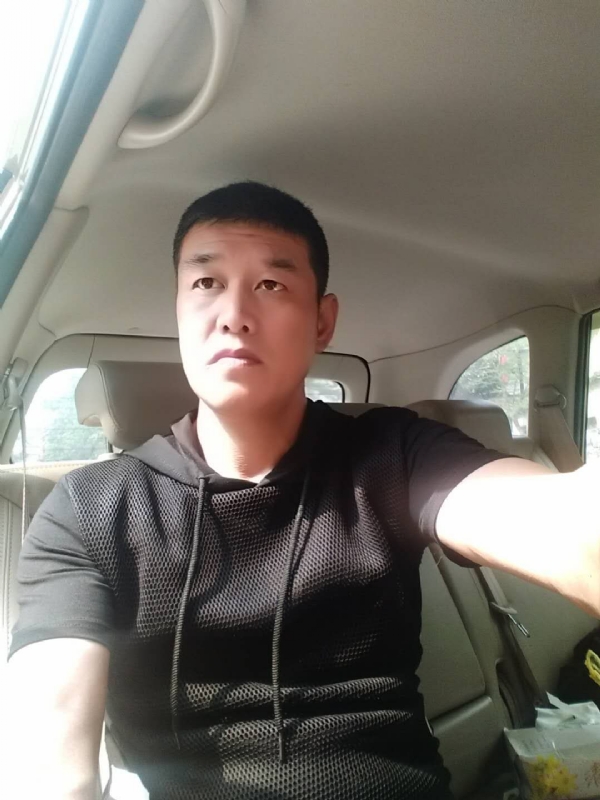 深爱的疯子的第一张照片--岳阳相亲服务中心