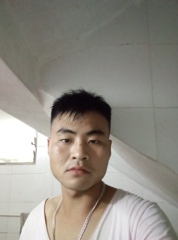 落叶知秋的第一张照片--岳阳相亲服务中心
