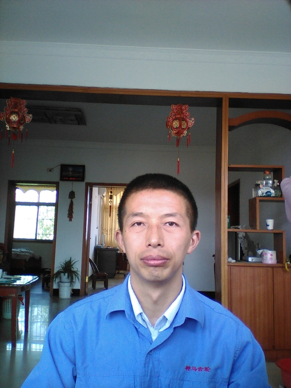 红玫瑰的第一张照片--岳阳相亲服务中心