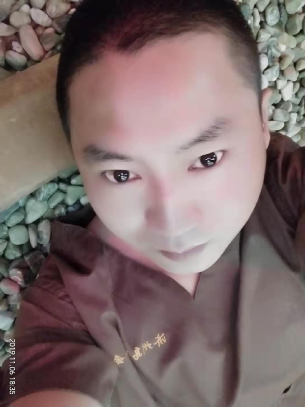 红枫叶的第一张照片--岳阳相亲服务中心