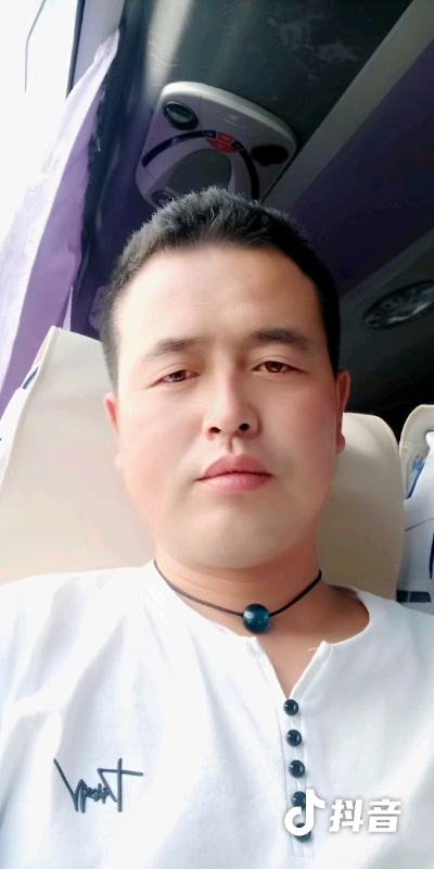 瞬间被爱上的第一张照片--岳阳相亲服务中心
