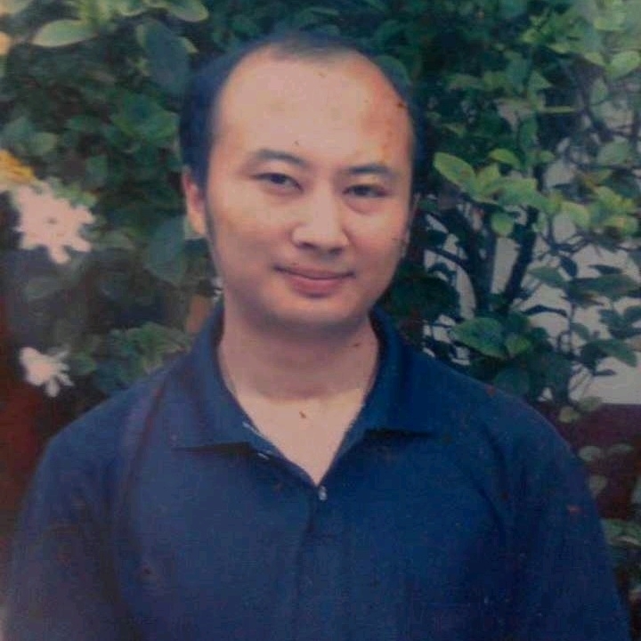 石峰里的生命的第一张照片--岳阳相亲服务中心