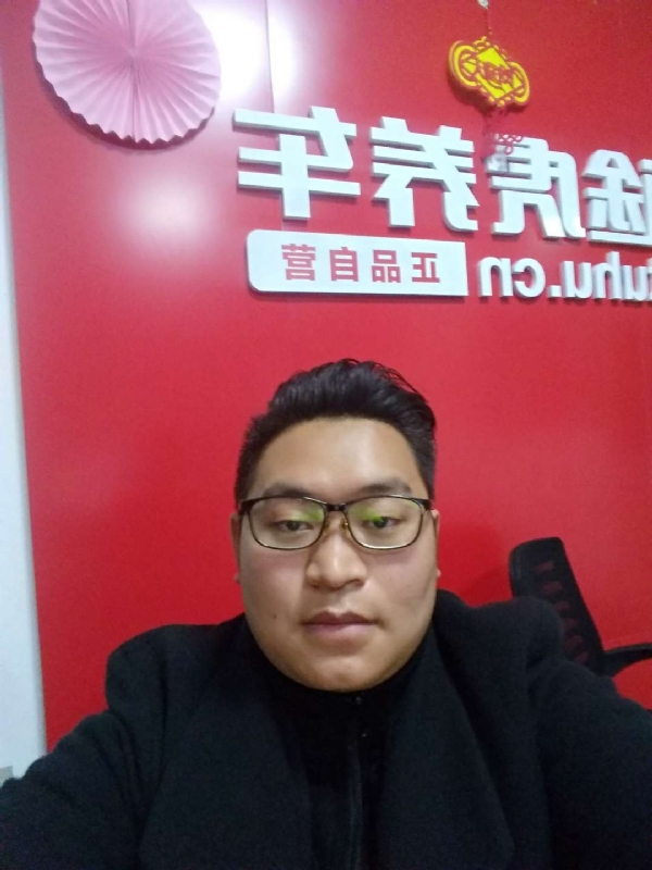向上倾斜45度的第一张照片--岳阳相亲服务中心