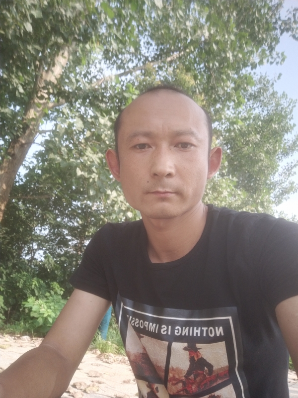 80大叔的第一张照片--岳阳相亲服务中心
