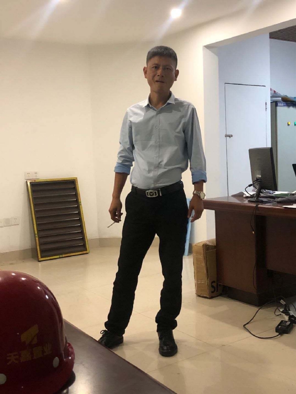 郁闷之中的第一张照片--岳阳相亲服务中心