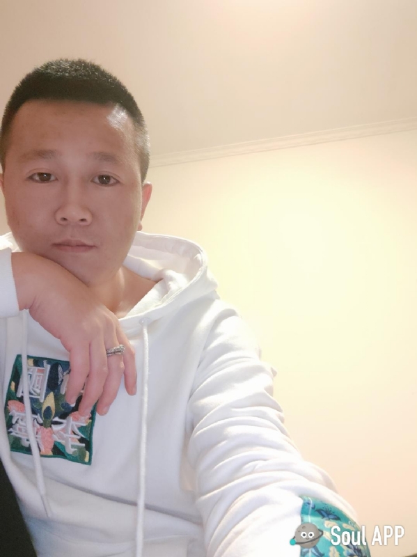 Away的第一张照片--岳阳相亲服务中心