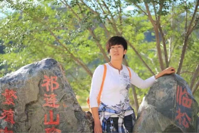 弱水河边青春草的第一张照片--岳阳相亲服务中心