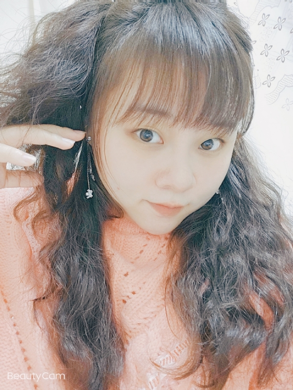 艾薇儿的第一张照片--岳阳相亲服务中心