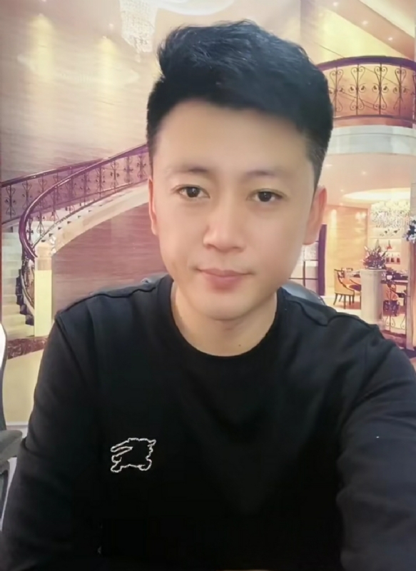 屋顶拾荒人的第三张照片--岳阳相亲服务中心