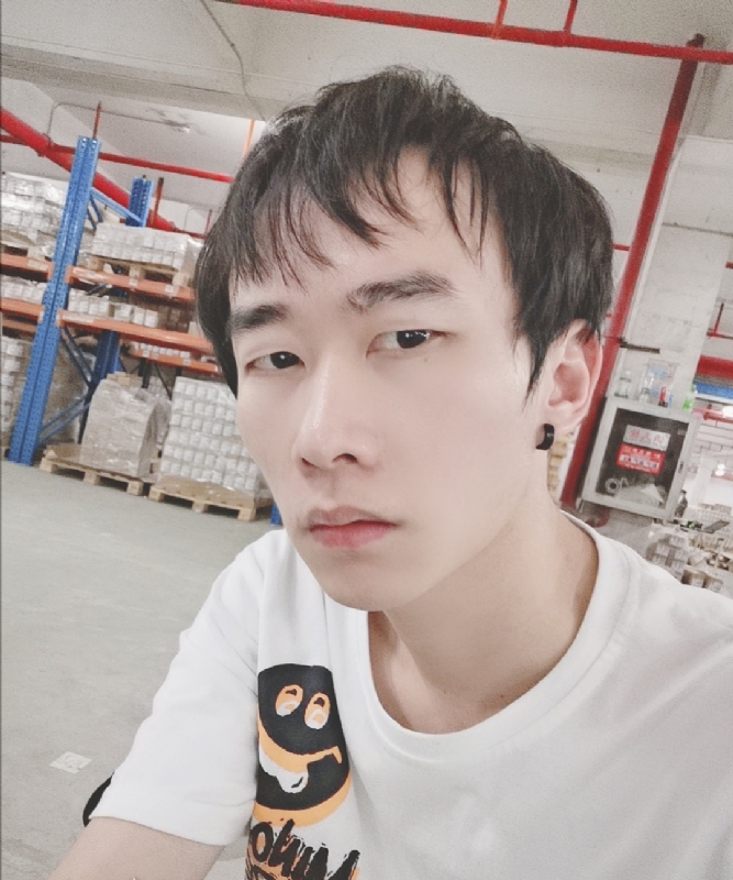 巷子里的猫的第一张照片--岳阳相亲服务中心