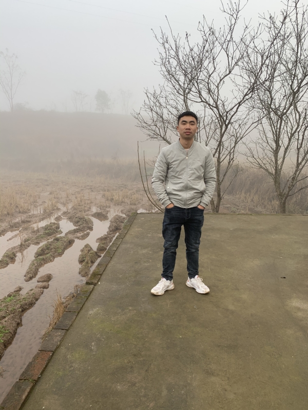 迷路的小猪的第一张照片--岳阳相亲服务中心