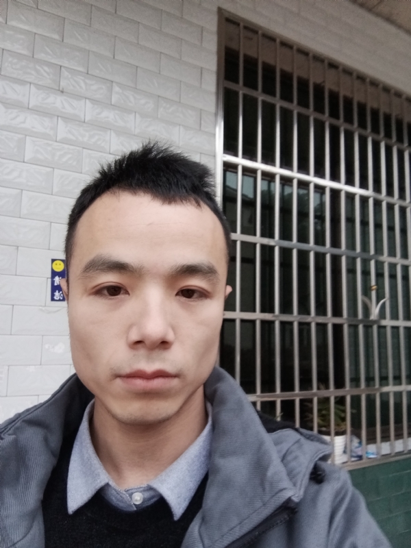 笑得那么开心的第一张照片--岳阳相亲服务中心