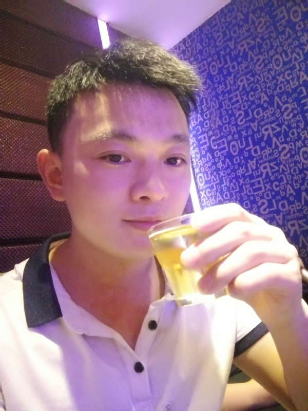 幸福的拥抱的第一张照片--岳阳相亲服务中心
