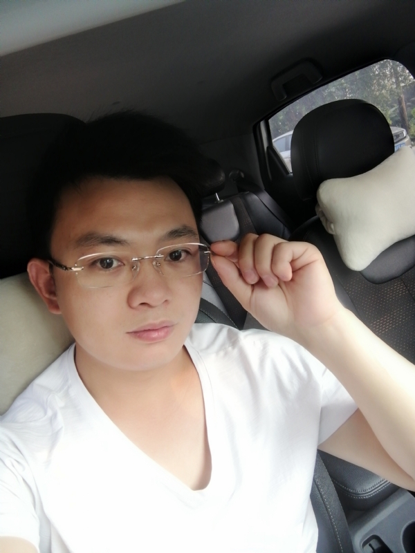 幸福的拥抱的第二张照片--岳阳相亲服务中心