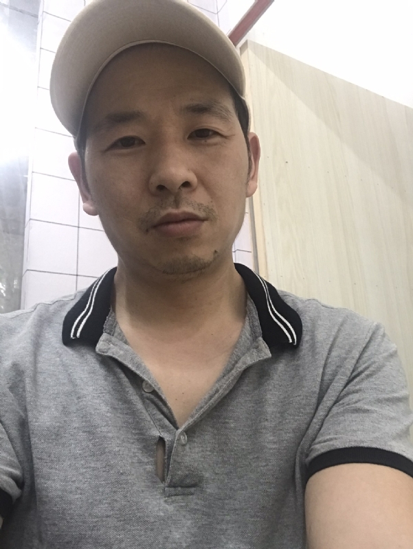 老何的第一张照片--岳阳相亲服务中心