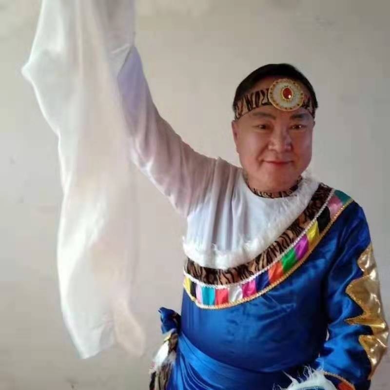走在冷风中的第一张照片--岳阳相亲服务中心