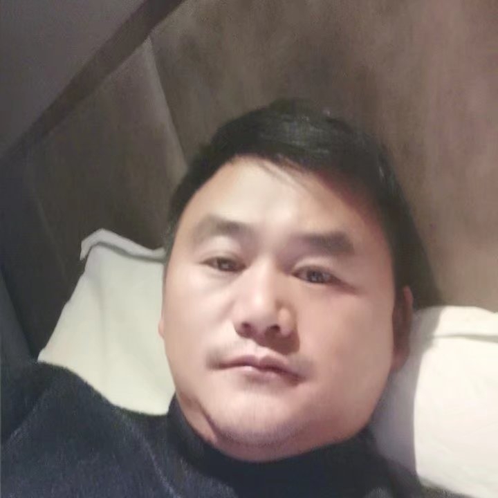 奔跑的第二张照片--岳阳相亲服务中心