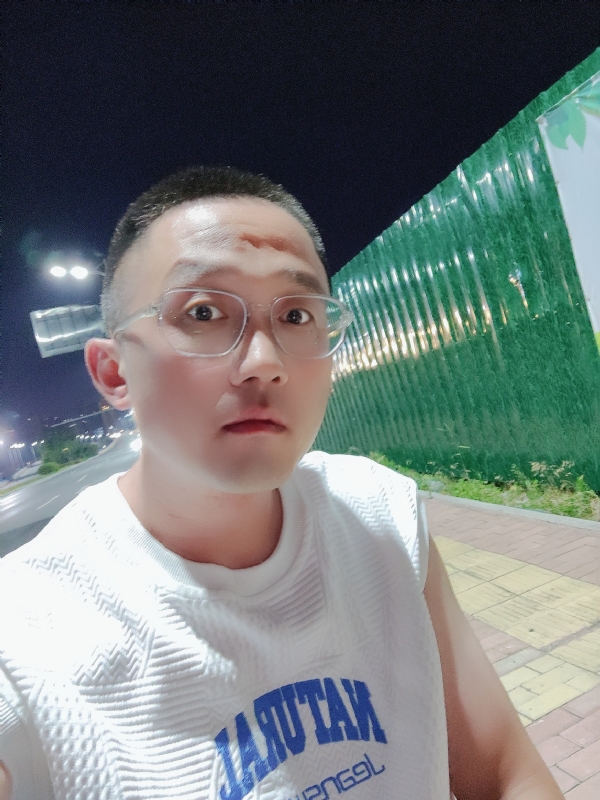 清风烈酒的第一张照片--岳阳相亲服务中心