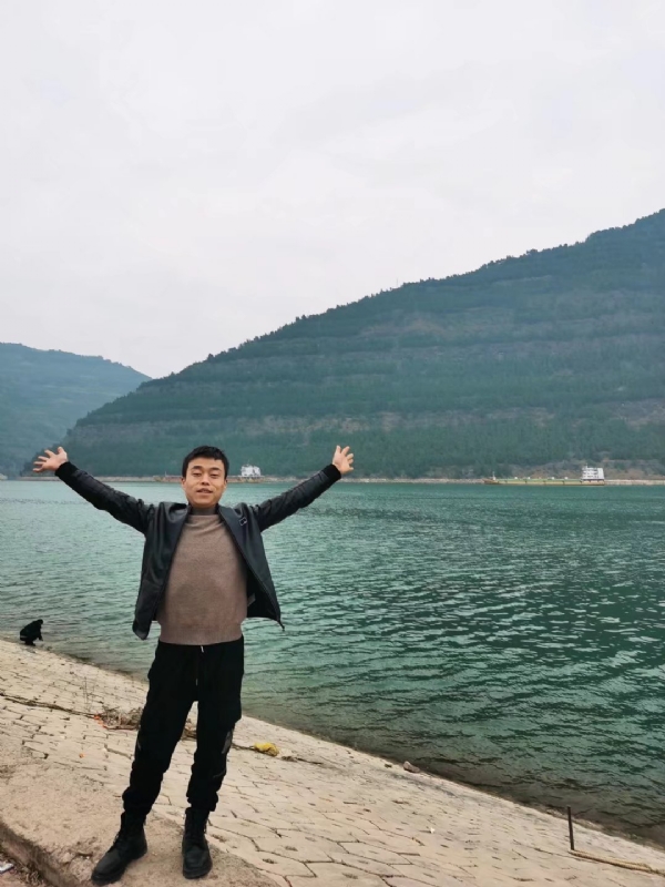 寂寞的风的第一张照片--岳阳相亲服务中心
