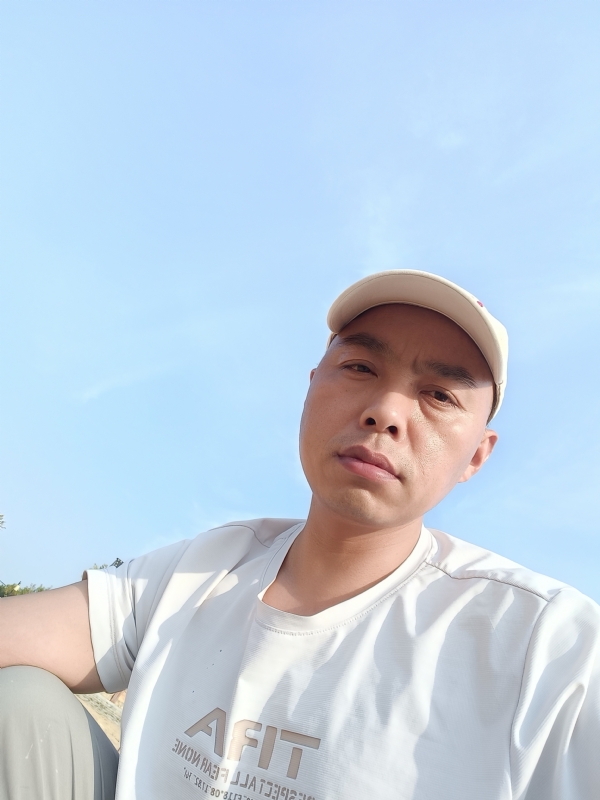 哥哥的第一张照片--岳阳相亲服务中心