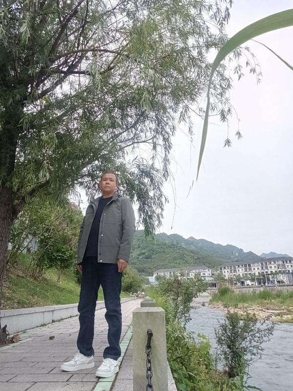 飞雪飘零的第一张照片--岳阳相亲服务中心