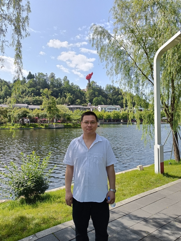 风雨相伴的第一张照片--岳阳相亲服务中心