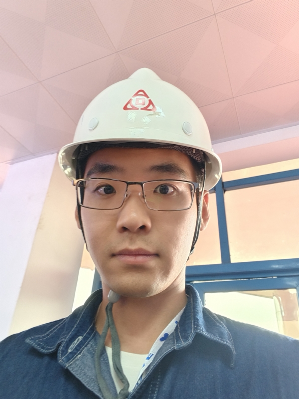 何鹏宇的第二张照片--岳阳相亲服务中心