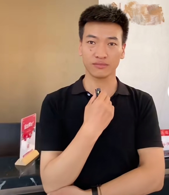 一杯梁白开的第一张照片--岳阳相亲服务中心