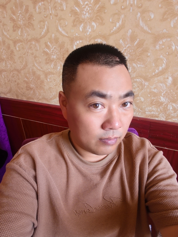 擦亮眼睛向前看的第一张照片--岳阳相亲服务中心