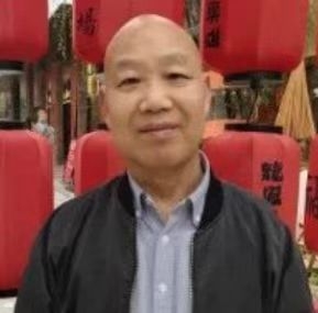 教师作家诗人的第一张照片--岳阳相亲服务中心