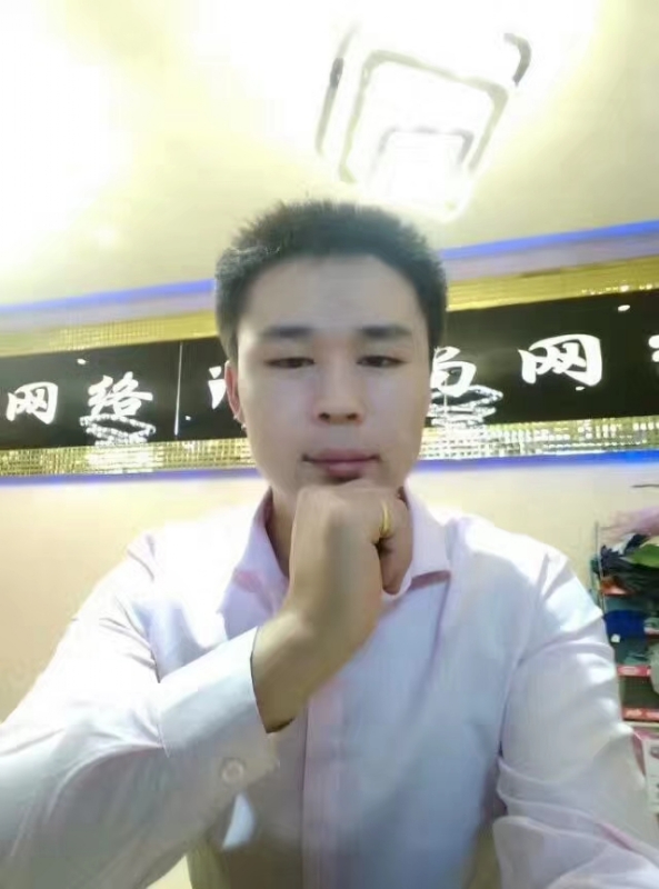 沉默寡言的第一张照片--岳阳相亲服务中心