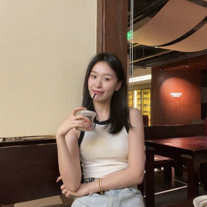 羽毛的第一张照片--岳阳相亲服务中心