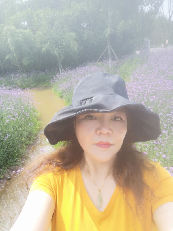 宛霞的第三张照片--岳阳相亲服务中心