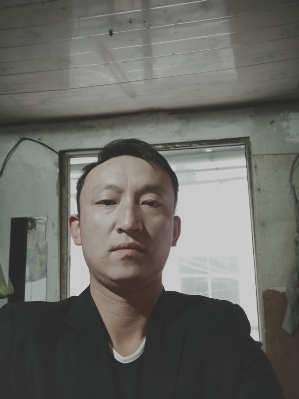 放弃爱你的第一张照片--岳阳相亲服务中心