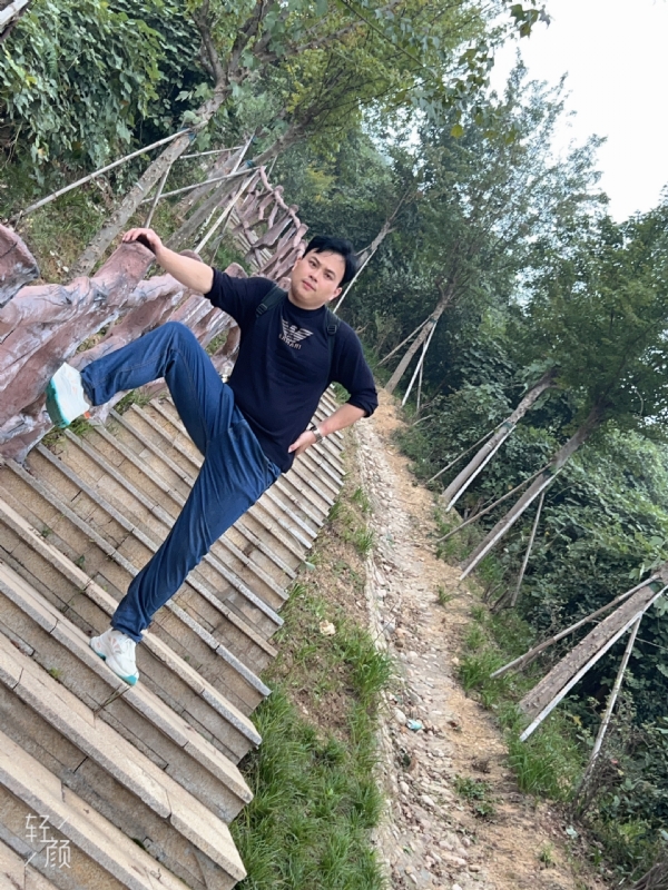 择一人白头偕老的第二张照片--岳阳相亲服务中心